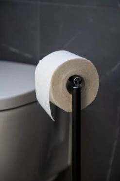 Wenko Staande Toiletrolhouder 2-in-1 Mat Zwart 14 Wenko Staande Toiletrolhouder 2-in-1 Mat Zwart -hotbath winkel 24034100 en 06