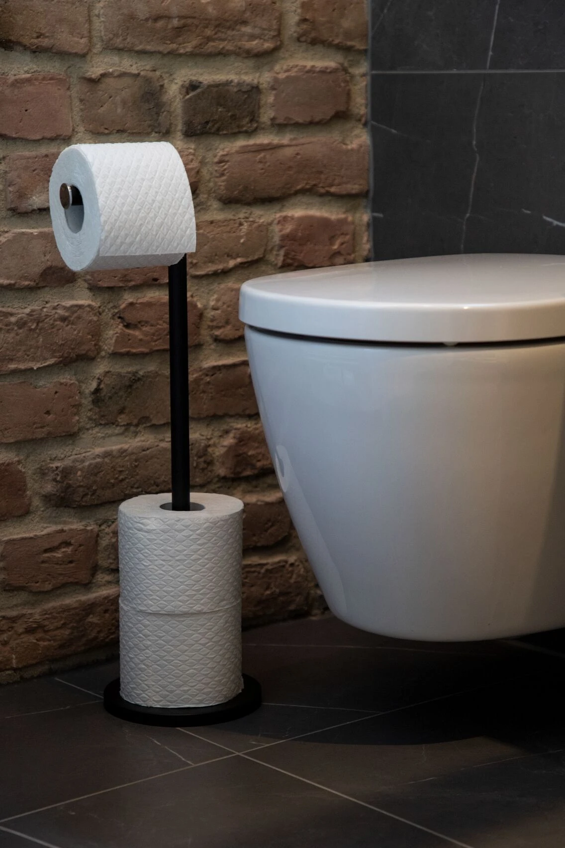 Wenko Staande Toiletrolhouder 2-in-1 Mat Zwart 9 Wenko Staande Toiletrolhouder 2-in-1 Mat Zwart - Afbeelding 7