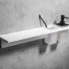 Sapho Abeline Rockstone Plank Met Glas En Zwarte Zeepdispenser 50cm Wit 2 Sapho Abeline Rockstone Plank Met Glas En Zwarte Zeepdispenser 50cm Wit -hotbath winkel sapho abeline rockstone plank met 1 glas en 1 zeepdispenser 50x7 2x10cm wit mat en zwart sk76449 1