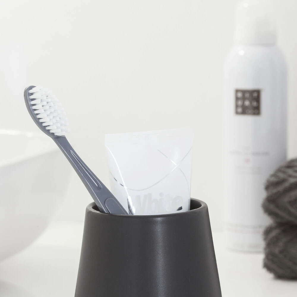 Sealskin Conical Beker Porselein Zwart 4 Sealskin Conical Beker Porselein Zwart - Afbeelding 2